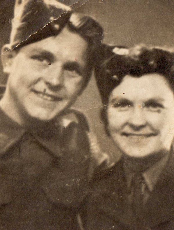 uncle tommy hall and mum elizabeth foster nee burgess hall ww2 (600px * 790px)